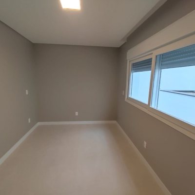 Casa Residencial com 268m², 3 quartos, 1 suíte, 2 garagens, no bairro Pedra Branca em Palhoça