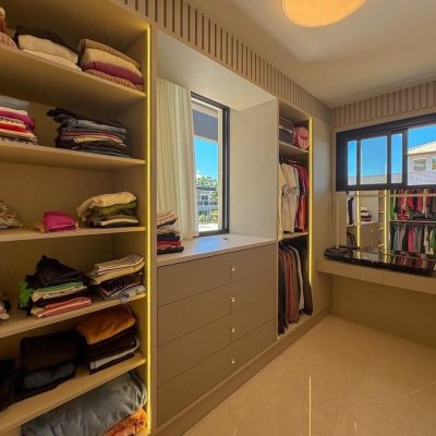 Casa em Condomínio com 225m², 4 quartos, 4 suítes, 3 garagens, no bairro Ingleses do Rio Vermelho em Florianópolis