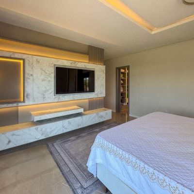 Casa em Condomínio com 225m², 4 quartos, 4 suítes, 3 garagens, no bairro Ingleses do Rio Vermelho em Florianópolis