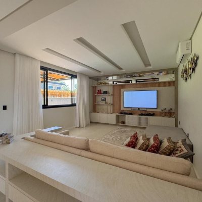 Casa em Condomínio com 225m², 4 quartos, 4 suítes, 3 garagens, no bairro Ingleses do Rio Vermelho em Florianópolis