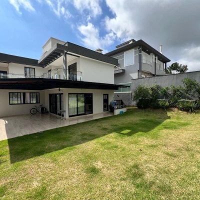 Casa em Condomínio com 225m², 4 quartos, 4 suítes, 3 garagens, no bairro Ingleses do Rio Vermelho em Florianópolis