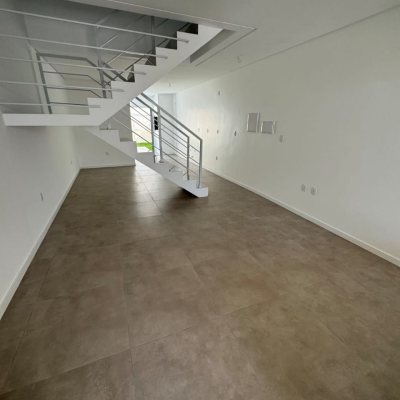 Casa Residencial com 133m², 2 quartos, 2 suítes, 1 garagem, no bairro Ingleses do Rio Vermelho em Florianópolis