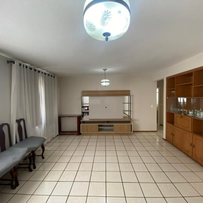Apartamentos com 122m², 3 quartos, 1 suíte, 1 garagem, no bairro Centro em Florianópolis