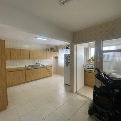 Apartamentos com 122m², 3 quartos, 1 suíte, 1 garagem, no bairro Centro em Florianópolis