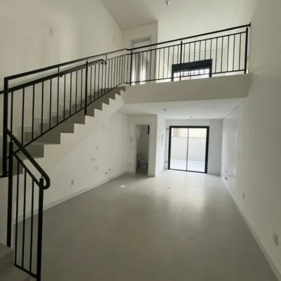 Loft com 49m², 1 quarto, 1 suíte, 1 garagem, no bairro Centro em Florianópolis