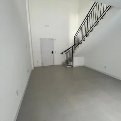 Loft com 49m², 1 quarto, 1 suíte, 1 garagem, no bairro Centro em Florianópolis
