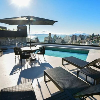 Loft com 49m², 1 quarto, 1 suíte, 1 garagem, no bairro Centro em Florianópolis