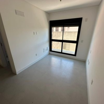 Loft com 49m², 1 quarto, 1 suíte, 1 garagem, no bairro Centro em Florianópolis