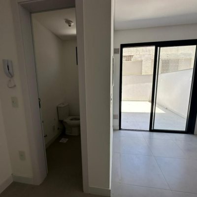 Loft com 49m², 1 quarto, 1 suíte, 1 garagem, no bairro Centro em Florianópolis