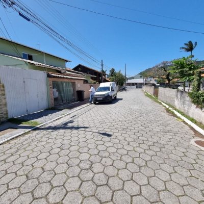 Pousada com 200m², 7 quartos, 5 garagens, no bairro Barra Da Lagoa em Florianópolis