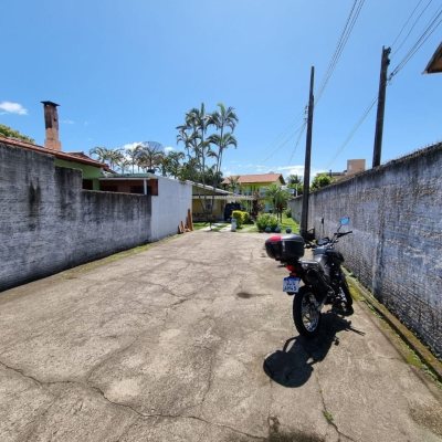 Pousada com 200m², 7 quartos, 5 garagens, no bairro Barra Da Lagoa em Florianópolis