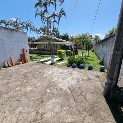 Pousada com 200m², 7 quartos, 5 garagens, no bairro Barra Da Lagoa em Florianópolis