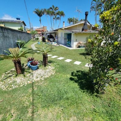 Pousada com 200m², 7 quartos, 5 garagens, no bairro Barra Da Lagoa em Florianópolis