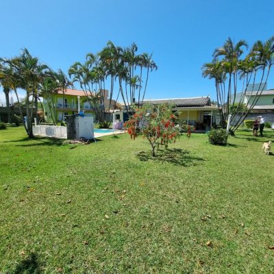 Pousada com 200m², 7 quartos, 5 garagens, no bairro Barra Da Lagoa em Florianópolis