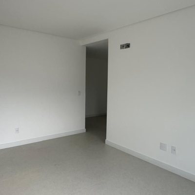 Casa Residencial com 199m², 3 quartos, 3 suítes, 2 garagens, no bairro Córrego Grande em Florianópolis