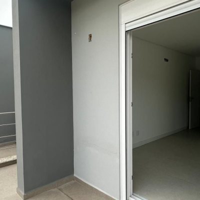 Casa Residencial com 199m², 3 quartos, 3 suítes, 2 garagens, no bairro Córrego Grande em Florianópolis