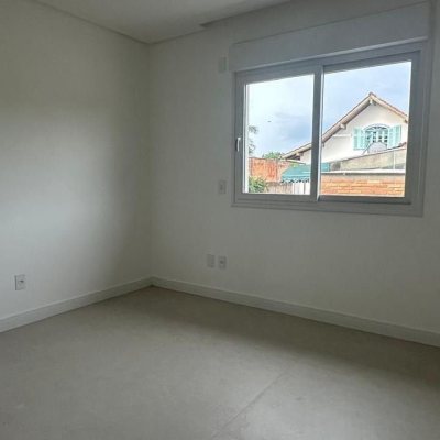 Casa Residencial com 199m², 3 quartos, 3 suítes, 2 garagens, no bairro Córrego Grande em Florianópolis