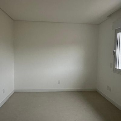 Casa Residencial com 199m², 3 quartos, 3 suítes, 2 garagens, no bairro Córrego Grande em Florianópolis