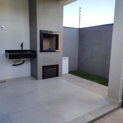 Casa Residencial com 102m², 3 quartos, 1 suíte, 2 garagens, no bairro Forquilhas em São José