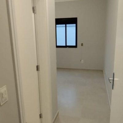 Casa em Condomínio com 137m², 3 quartos, 1 suíte, 2 garagens, no bairro Praia De Fora em Palhoça