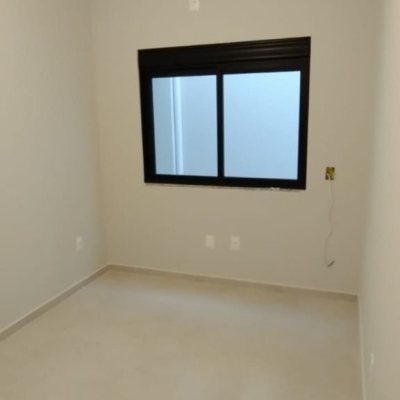 Casa em Condomínio com 137m², 3 quartos, 1 suíte, 2 garagens, no bairro Praia De Fora em Palhoça
