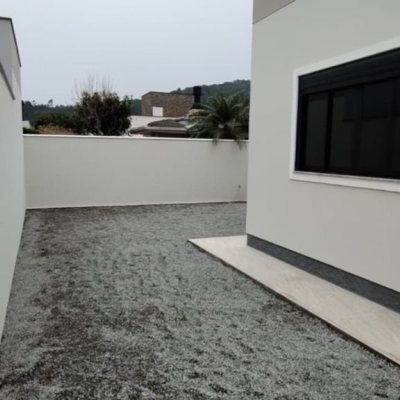 Casa em Condomínio com 137m², 3 quartos, 1 suíte, 2 garagens, no bairro Praia De Fora em Palhoça