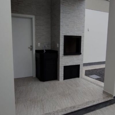 Casa em Condomínio com 137m², 3 quartos, 1 suíte, 2 garagens, no bairro Praia De Fora em Palhoça