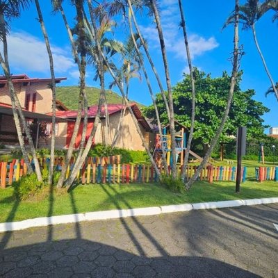 Casa em Condomínio com 240m², 4 quartos, 3 suítes, 1 garagem, no bairro Sambaqui em Florianópolis