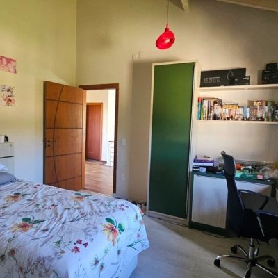 Casa em Condomínio com 240m², 4 quartos, 3 suítes, 1 garagem, no bairro Sambaqui em Florianópolis