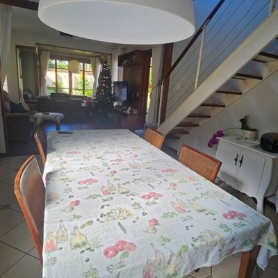 Casa em Condomínio com 240m², 4 quartos, 3 suítes, 1 garagem, no bairro Sambaqui em Florianópolis
