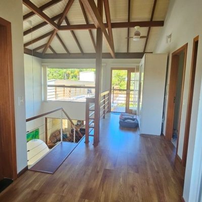 Casa em Condomínio com 240m², 4 quartos, 3 suítes, 1 garagem, no bairro Sambaqui em Florianópolis