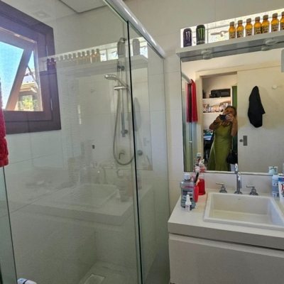 Casa em Condomínio com 240m², 4 quartos, 3 suítes, 1 garagem, no bairro Sambaqui em Florianópolis