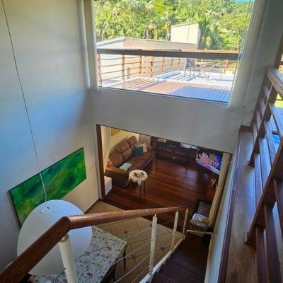 Casa em Condomínio com 240m², 4 quartos, 3 suítes, 1 garagem, no bairro Sambaqui em Florianópolis