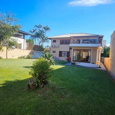 Casa em Condomínio com 240m², 4 quartos, 3 suítes, 1 garagem, no bairro Sambaqui em Florianópolis