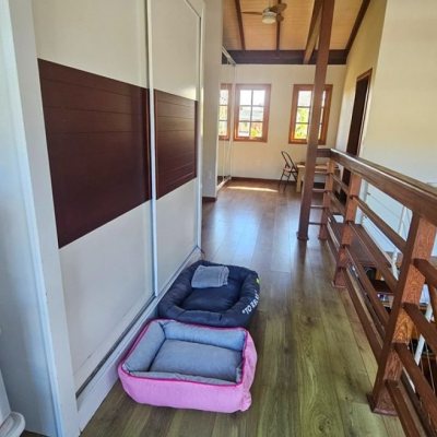 Casa em Condomínio com 240m², 4 quartos, 3 suítes, 1 garagem, no bairro Sambaqui em Florianópolis