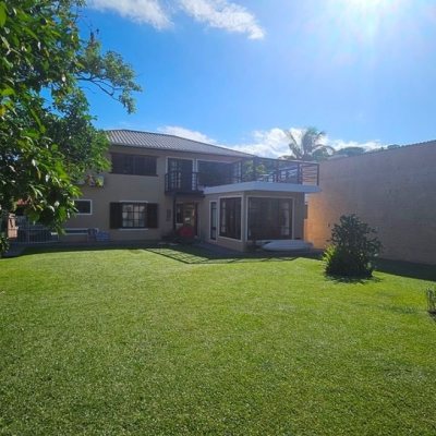 Casa em Condomínio com 240m², 4 quartos, 3 suítes, 1 garagem, no bairro Sambaqui em Florianópolis