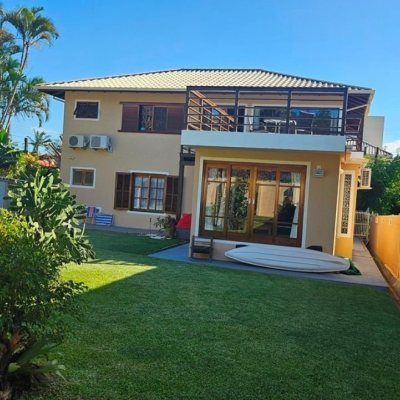 Casa em Condomínio com 240m², 4 quartos, 3 suítes, 1 garagem, no bairro Sambaqui em Florianópolis