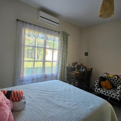 Casa em Condomínio com 240m², 4 quartos, 3 suítes, 1 garagem, no bairro Sambaqui em Florianópolis