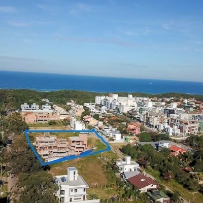 Casa Residencial com 300m², 4 quartos (sendo 4 suítes), 2 garagens, no bairro Rio Tavares em Florianópolis