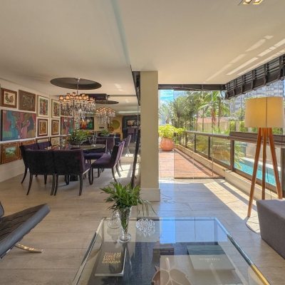 Apartamentos com 325m², 4 quartos, 2 suítes, 3 garagens, no bairro Centro em Florianópolis