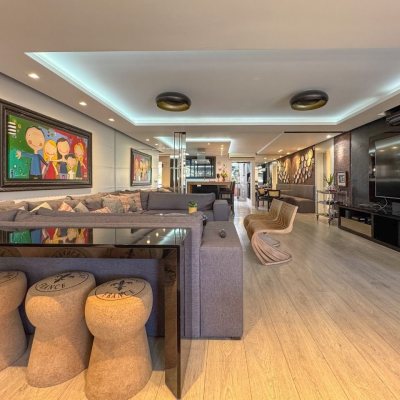 Apartamentos com 325m², 4 quartos, 2 suítes, 3 garagens, no bairro Centro em Florianópolis