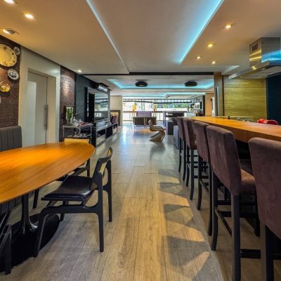 Apartamentos com 325m², 4 quartos, 2 suítes, 3 garagens, no bairro Centro em Florianópolis