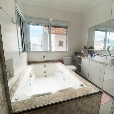 Casa Residencial com 205m², 3 quartos, 3 suítes, 3 garagens, no bairro Ingleses em Florianópolis