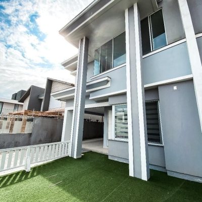 Casa Residencial com 205m², 3 quartos, 3 suítes, 3 garagens, no bairro Ingleses em Florianópolis