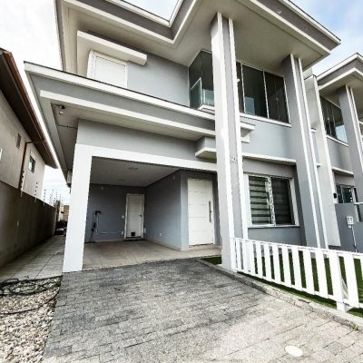 Casa Residencial com 205m², 3 quartos, 3 suítes, 3 garagens, no bairro Ingleses em Florianópolis
