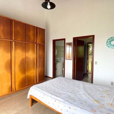 Casa Residencial com 458m², 4 quartos, no bairro Vargem Do Bom Jesus em Florianópolis