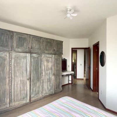 Casa Residencial com 458m², 4 quartos, no bairro Vargem Do Bom Jesus em Florianópolis