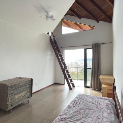 Casa Residencial com 458m², 4 quartos, no bairro Vargem Do Bom Jesus em Florianópolis