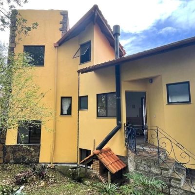 Casa Residencial com 458m², 4 quartos, no bairro Vargem Do Bom Jesus em Florianópolis