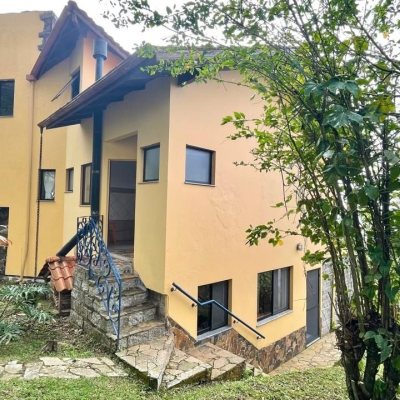Casa Residencial com 458m², 4 quartos, no bairro Vargem Do Bom Jesus em Florianópolis